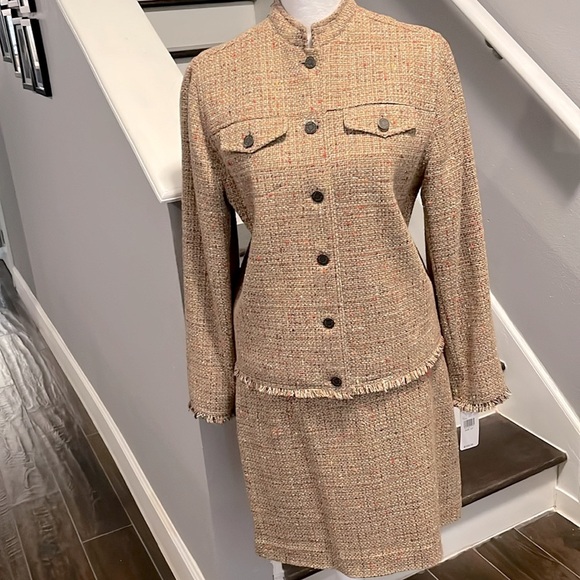 Kate Hill Petite Autumn Tweed 2 Piece Suit Jacket & Skirt & Gold thread accents - Picture 2 of 16